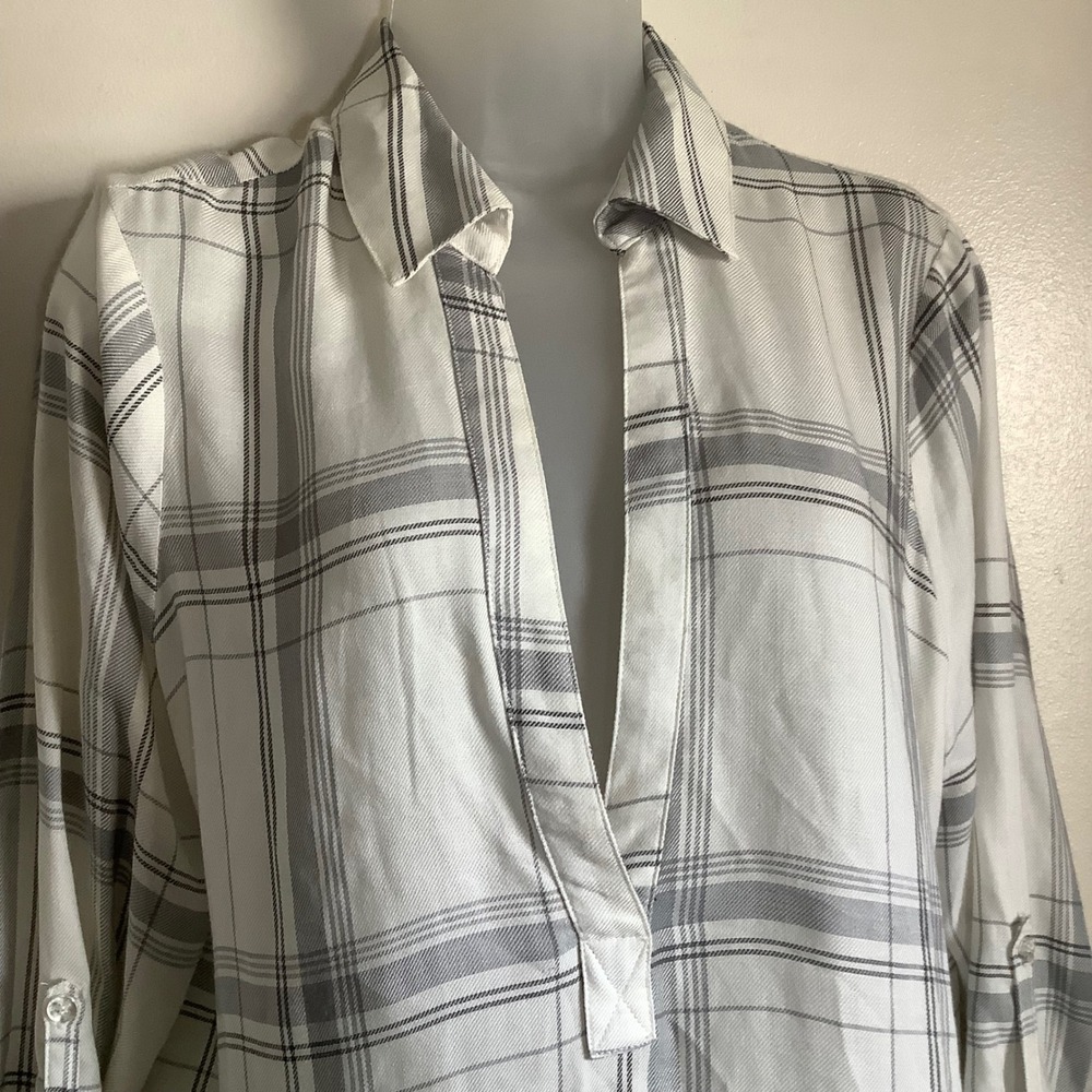 Tobi Womens Plaid Longline Tunic Top Grey White V-Neck Roll Tab Sleeve Large